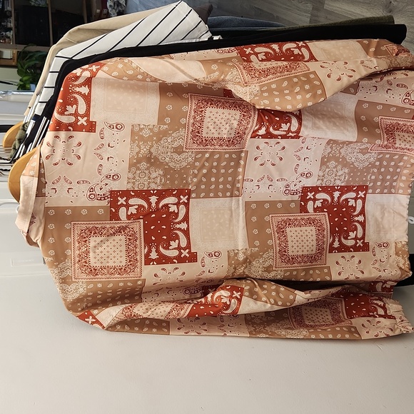 Brand new ⚡️ PAISLEY PRINT JACKET SIZE MEDIUM TAN - Picture 2 of 3